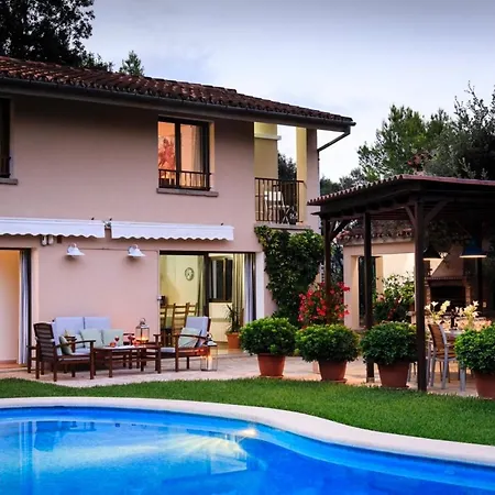 Llamas Villa *